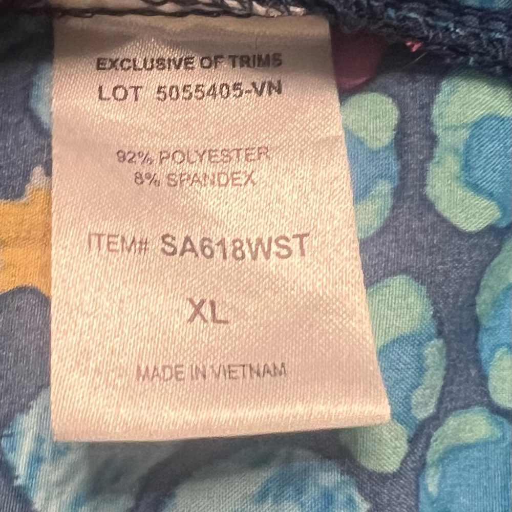 Colorful Scrub Patterned Top - Picture 7 of 8